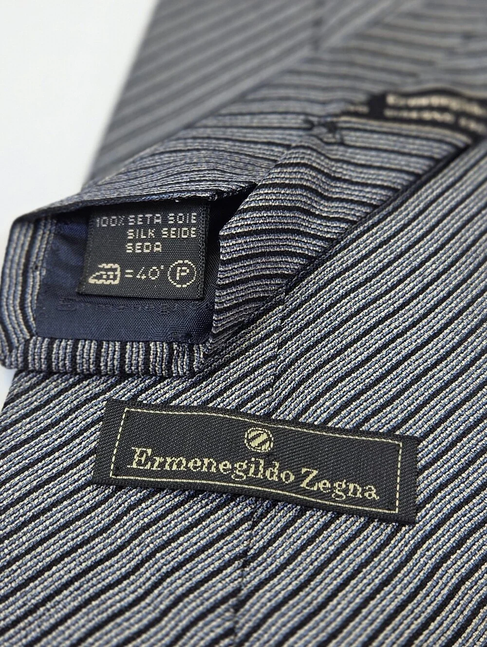 Ermenegildo Zegna 100% Silk Made in Italy Gray Striped Designer Tie